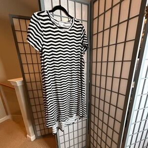 NWT LuLaRoe Carly Black and White Striped High Low Swing Dress